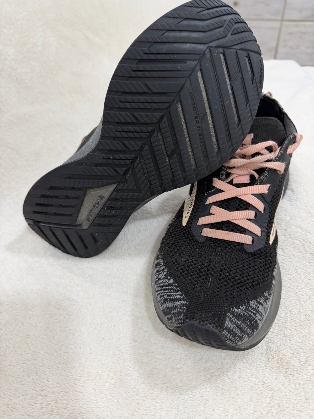 Brooks tennis shoes